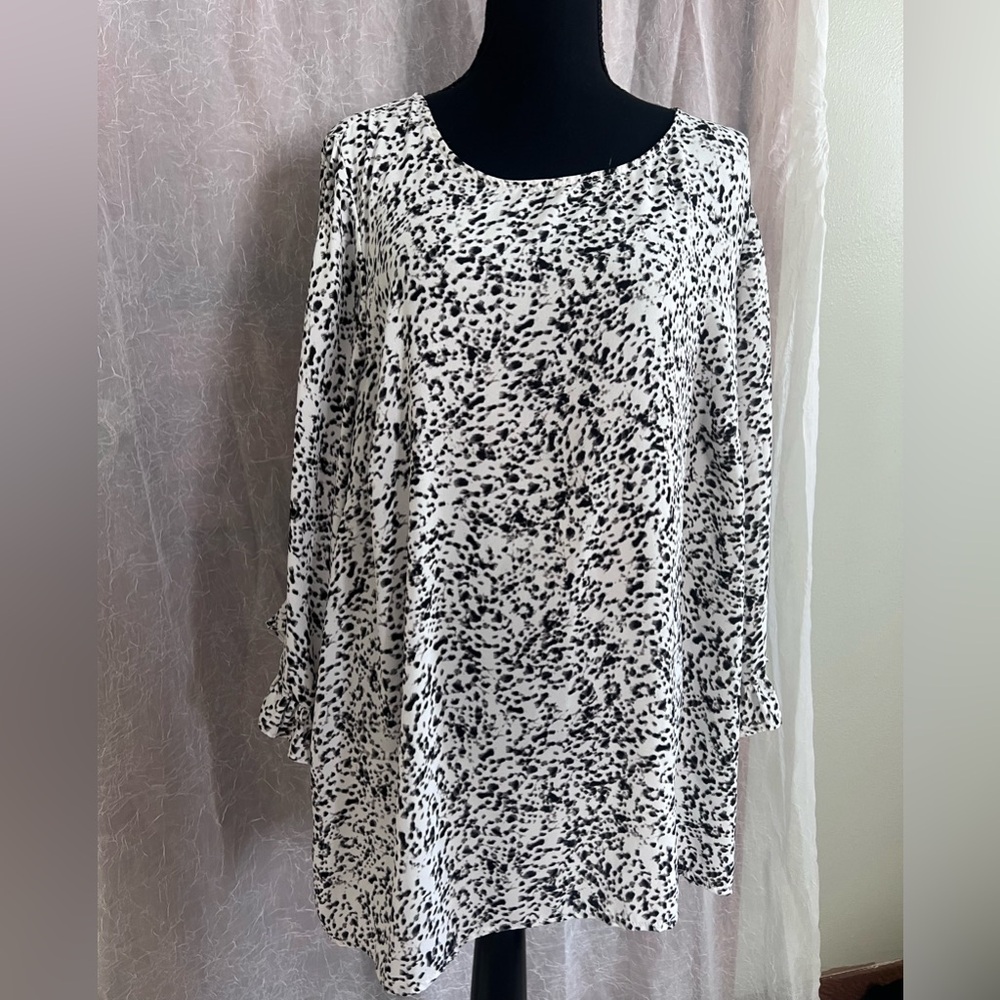 Rose & Olive Monochrome Textured Blouse